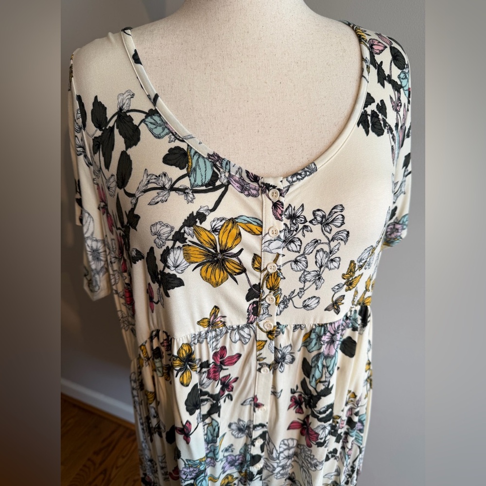 Torrid Cream Floral Supersoft Babydoll Tee - Torrid Size 3 (22-24, 3X) - Picture 2 of 12